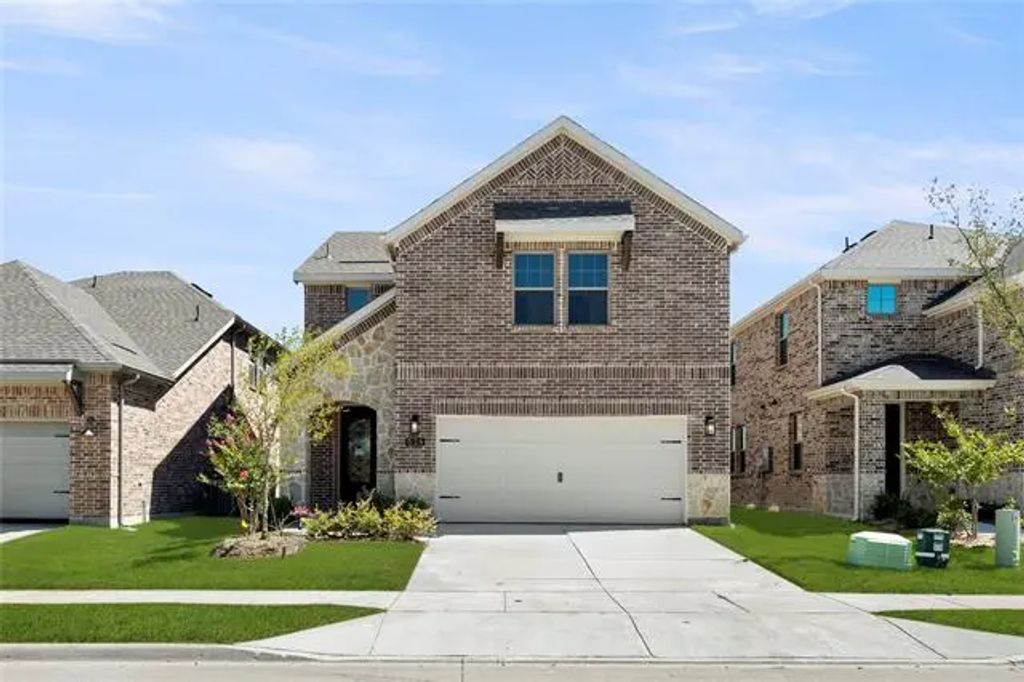 524 Waterhouse Lake Drive, Anna