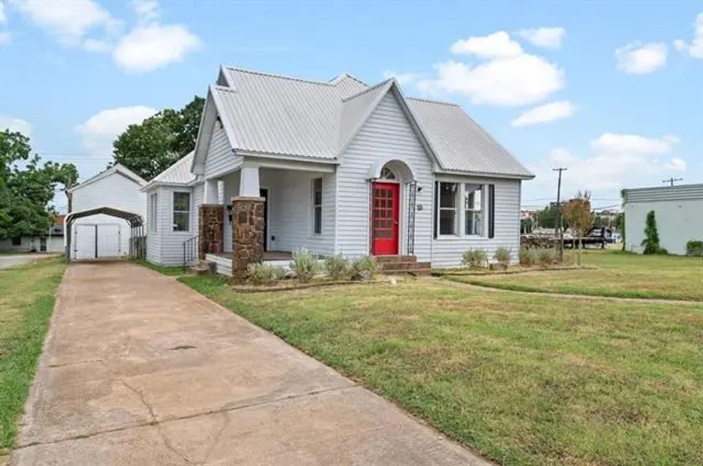 118 W Gandy Street, Denison