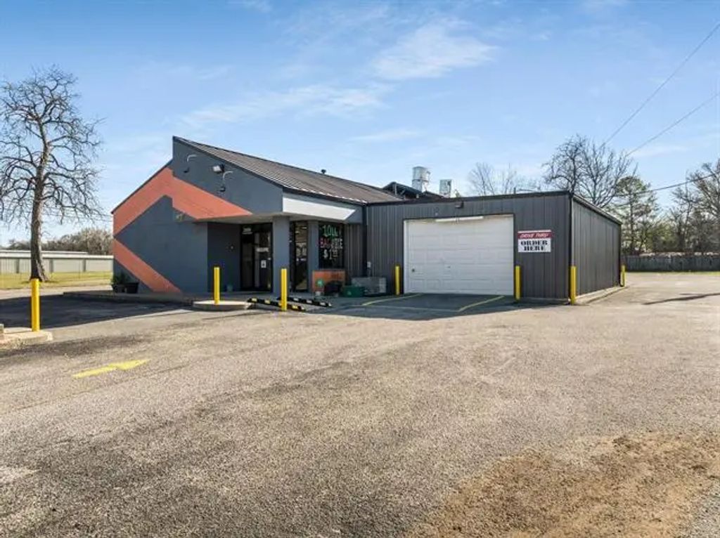2400 Woodlawn Boulevard, Denison