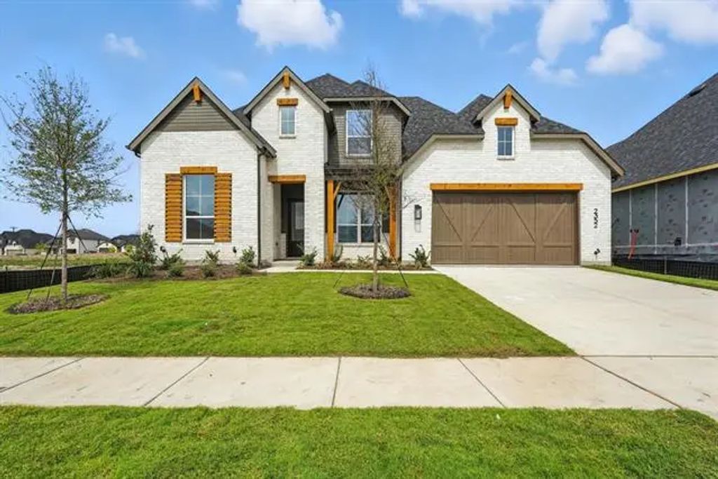 2352 Flora Drive, McLendon Chisholm