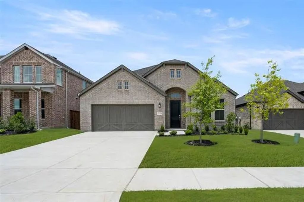 2219 Shady Elm, Midlothian