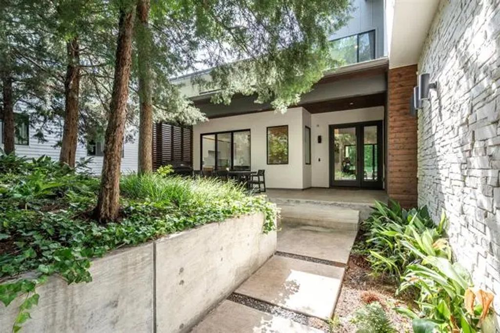 8020 Forest Trail, Dallas