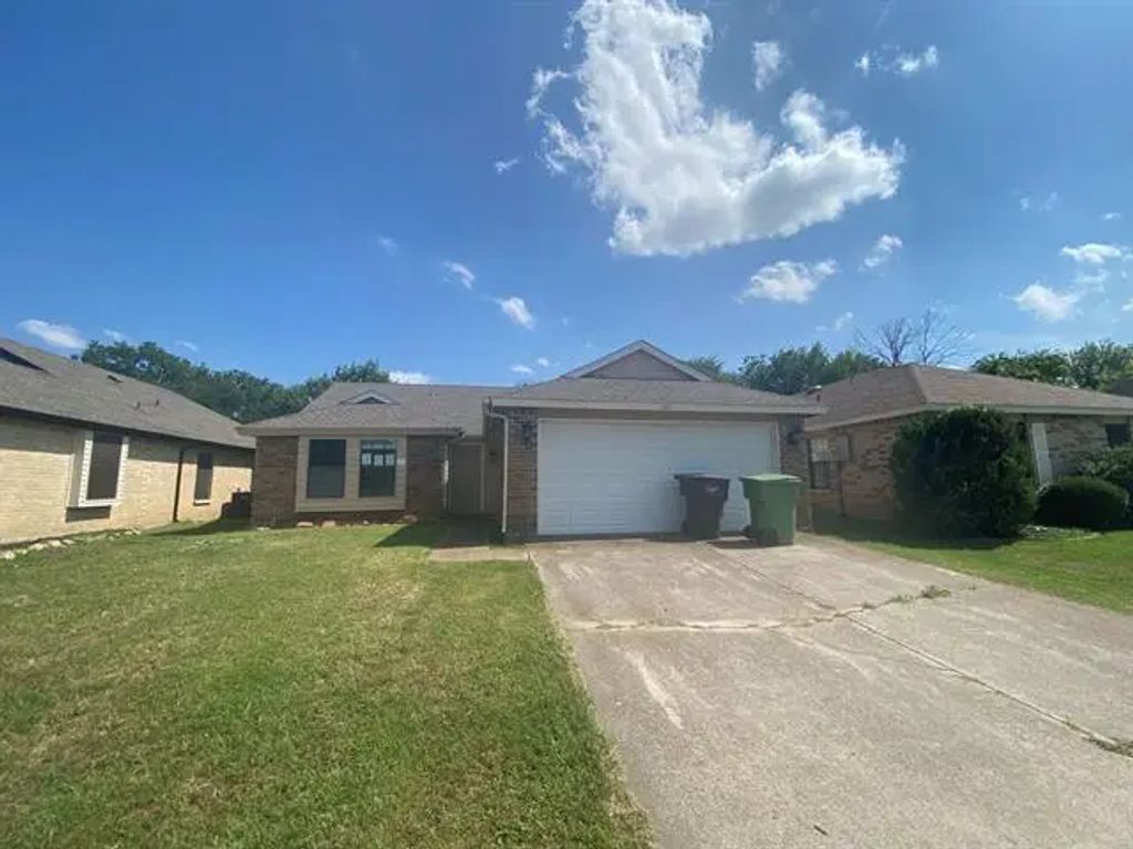 4220 Staghorn Circle N, Fort Worth