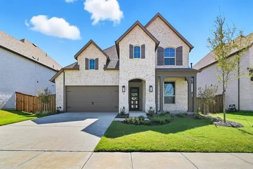 1608 Buttercup Avenue, Aubrey