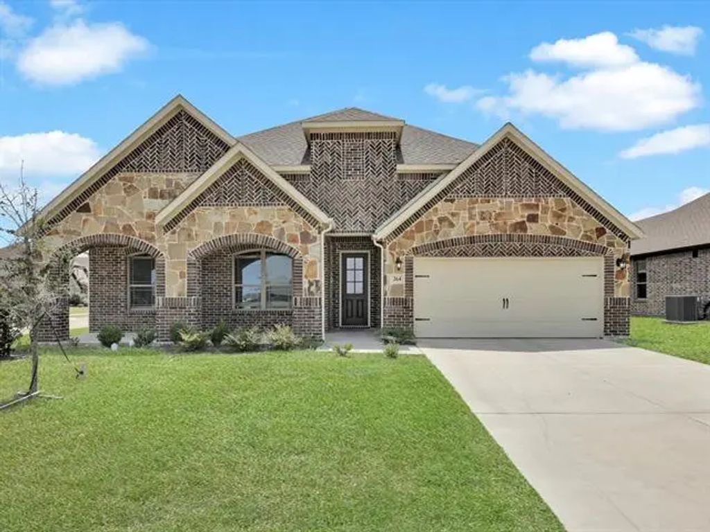 264 Hedgewood Drive, Waxahachie