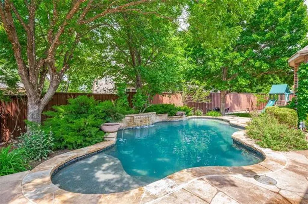 881 Willowmist Drive, Prosper