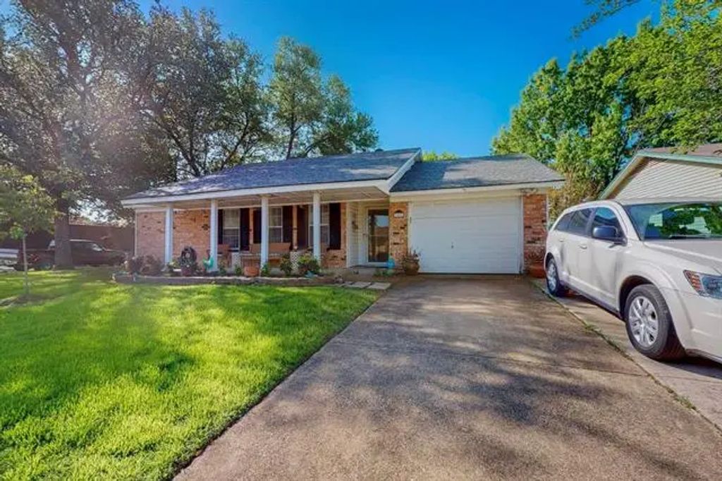 1402 Monaco Drive, Lewisville