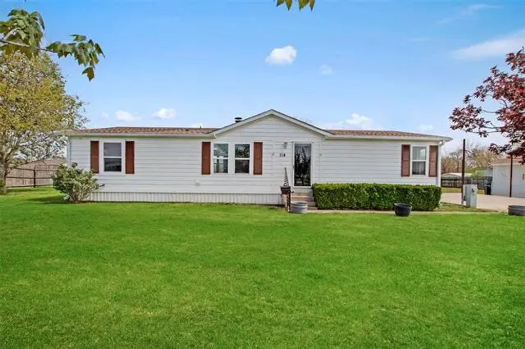 114 Pine Ridge Circle, Southmayd