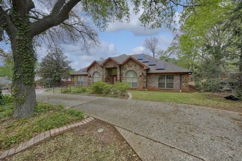 101 Fair Lane, Tyler