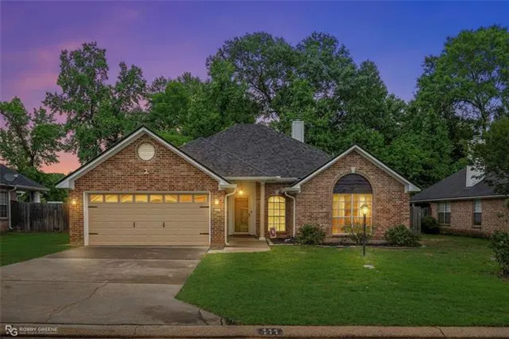 111 Red Fox Circle, Haughton