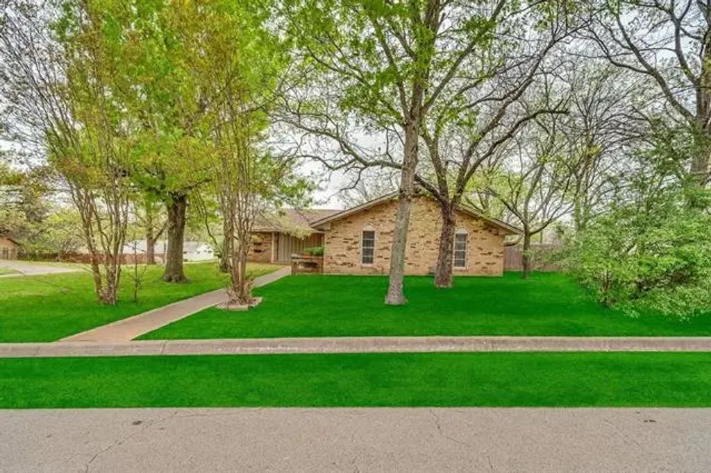 1401 Yucca Street, Midlothian