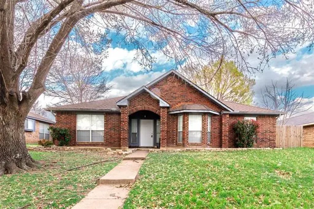 717 Azalea Drive, DeSoto