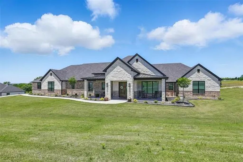 105 Club House Drive, Weatherford