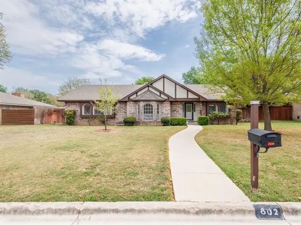 802 Quail Run, Brownwood