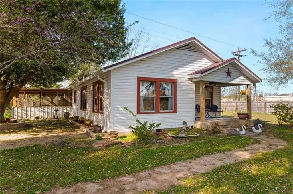 5249 State Hwy 11, Winnsboro