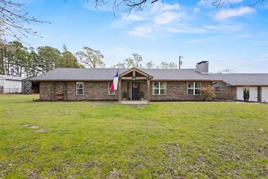 2223 Farm Road 115, Mount Vernon