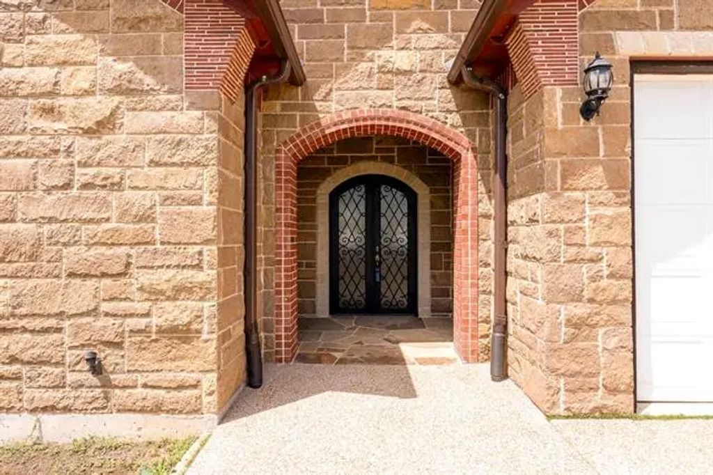 3024 Red Oak Drive, Granbury