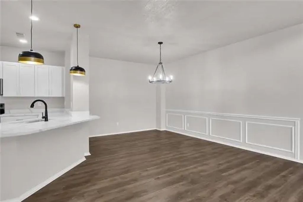 5715 Streamside Drive, Arlington