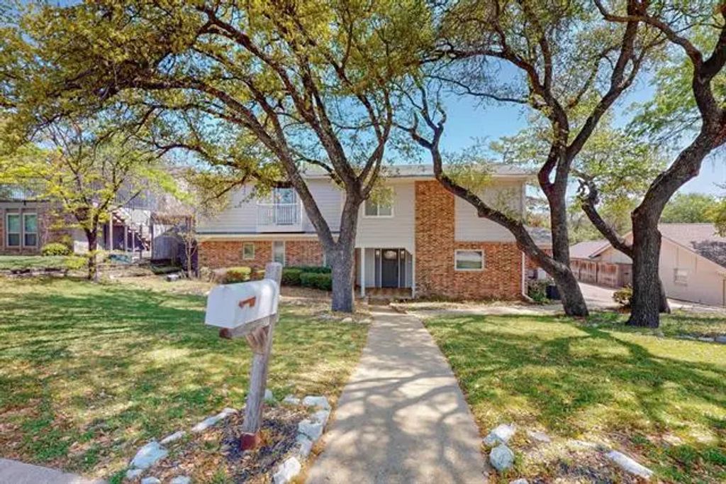 8536 Lake Country Drive, Fort Worth