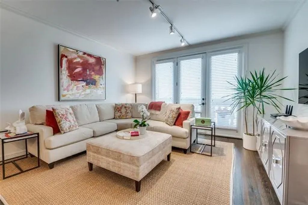 8616 Turtle Creek Boulevard 421, Dallas