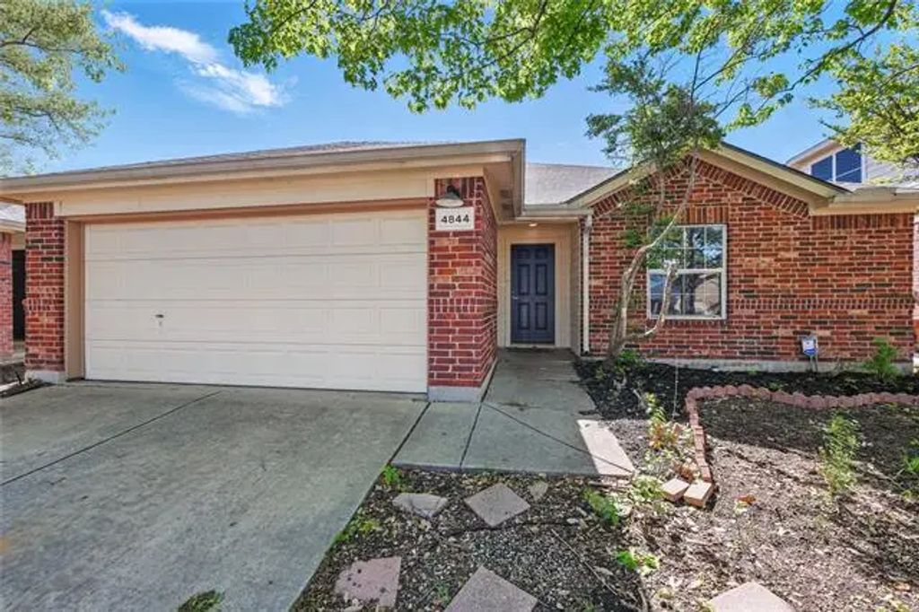 4844 Carrotwood Drive, Fort Worth