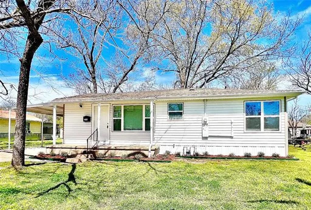 309 E State Street, Groesbeck