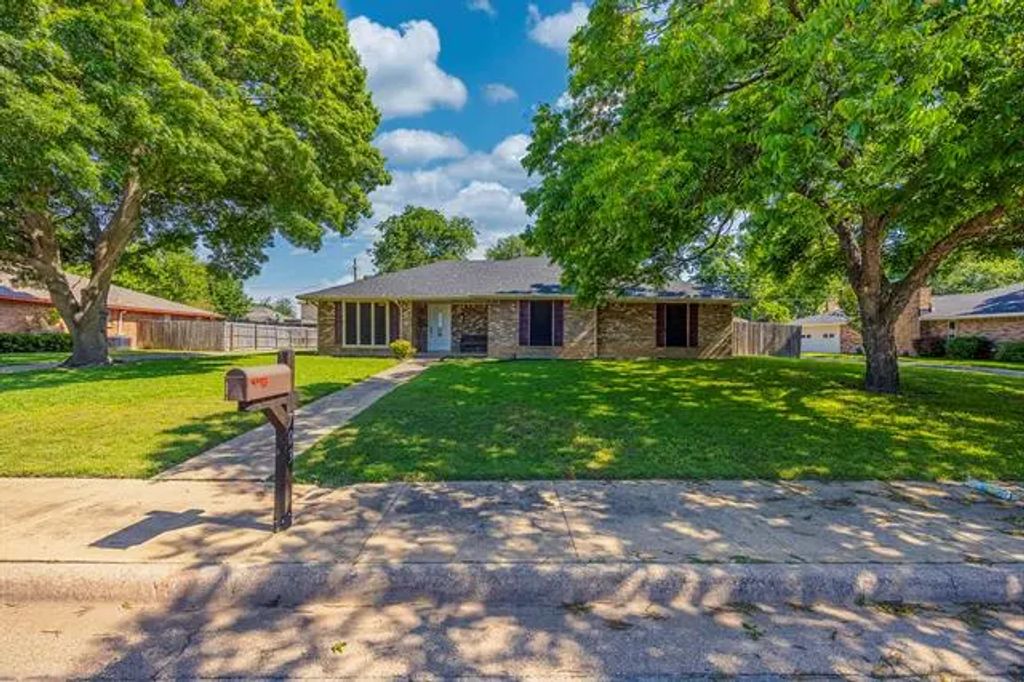 703 Athenia Way, Duncanville