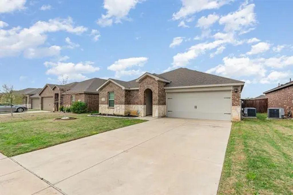 841 Fueller Drive, Aubrey
