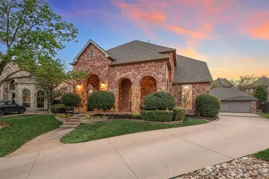 2402 Creekwood Court, Keller