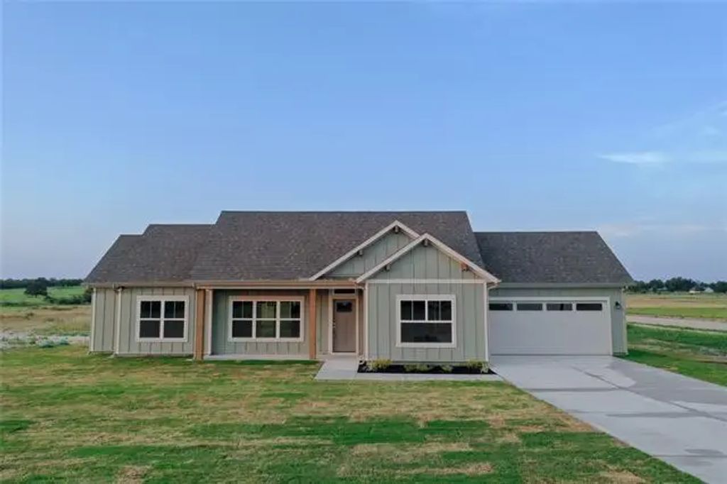 1300 Cottonwood Trail, Poolville