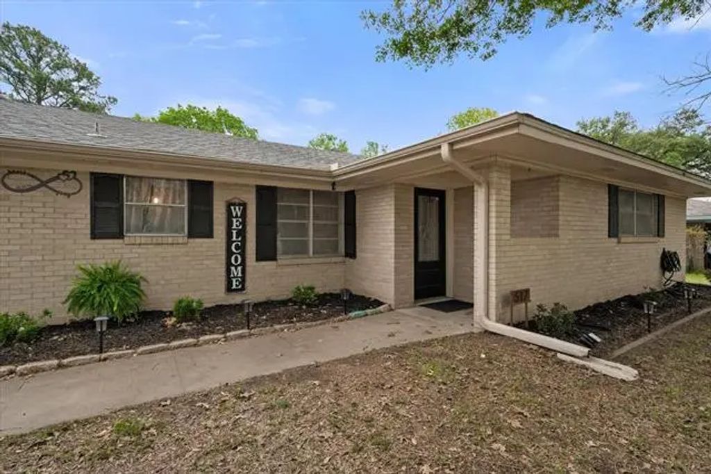 517 N 38th Street, Corsicana