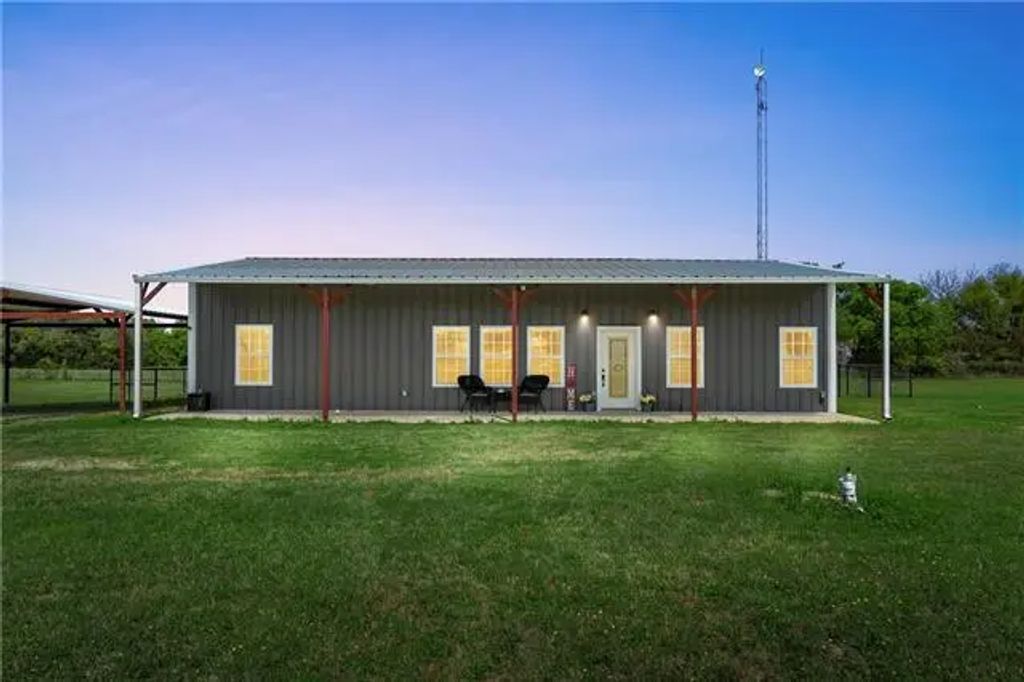 917 Farney Road, Lorena