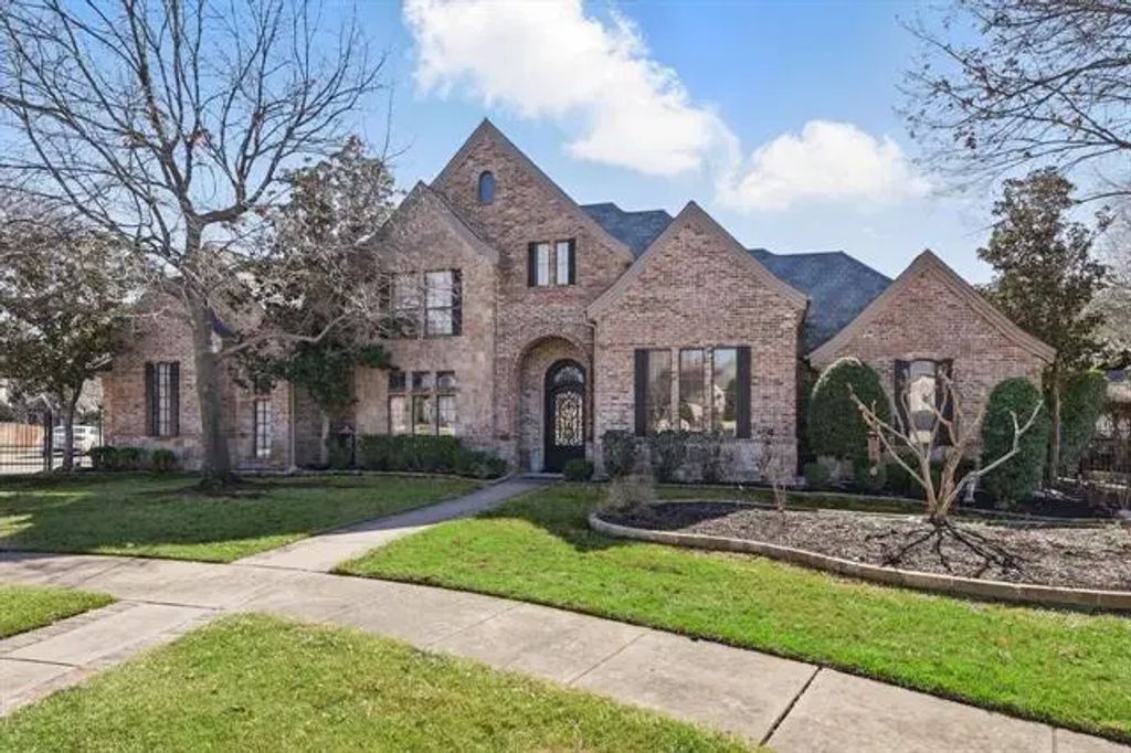 7001 Gladwyne Court, Colleyville