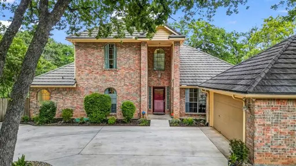 120 Oak Hollow Court S, Azle
