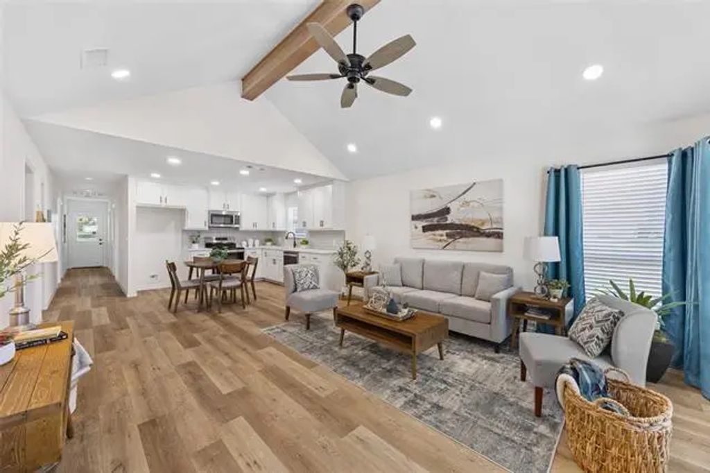 407 S Clay, Henrietta