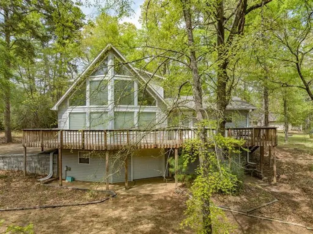 203 Lakewood Circle, Holly Lake Ranch