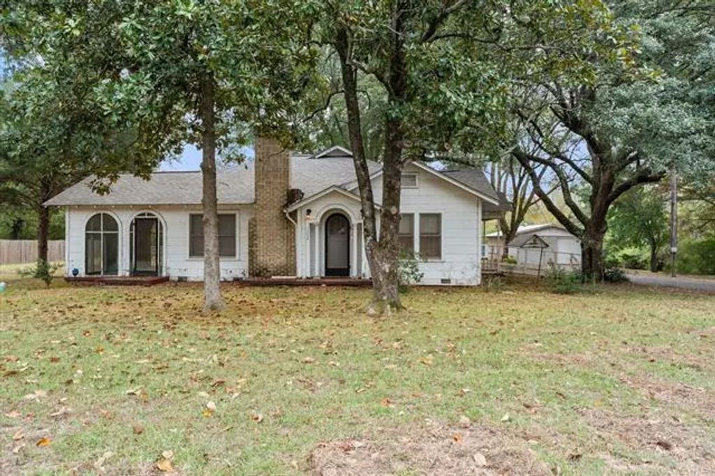 1302 E 1st Street, Mount Pleasant