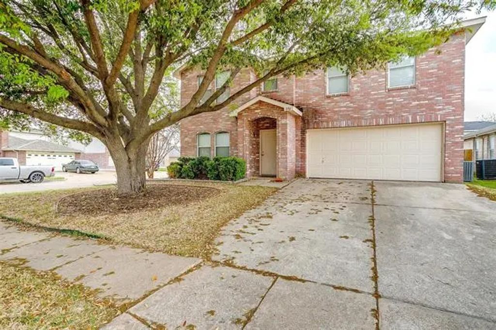 8701 Hunters Trail, Fort Worth