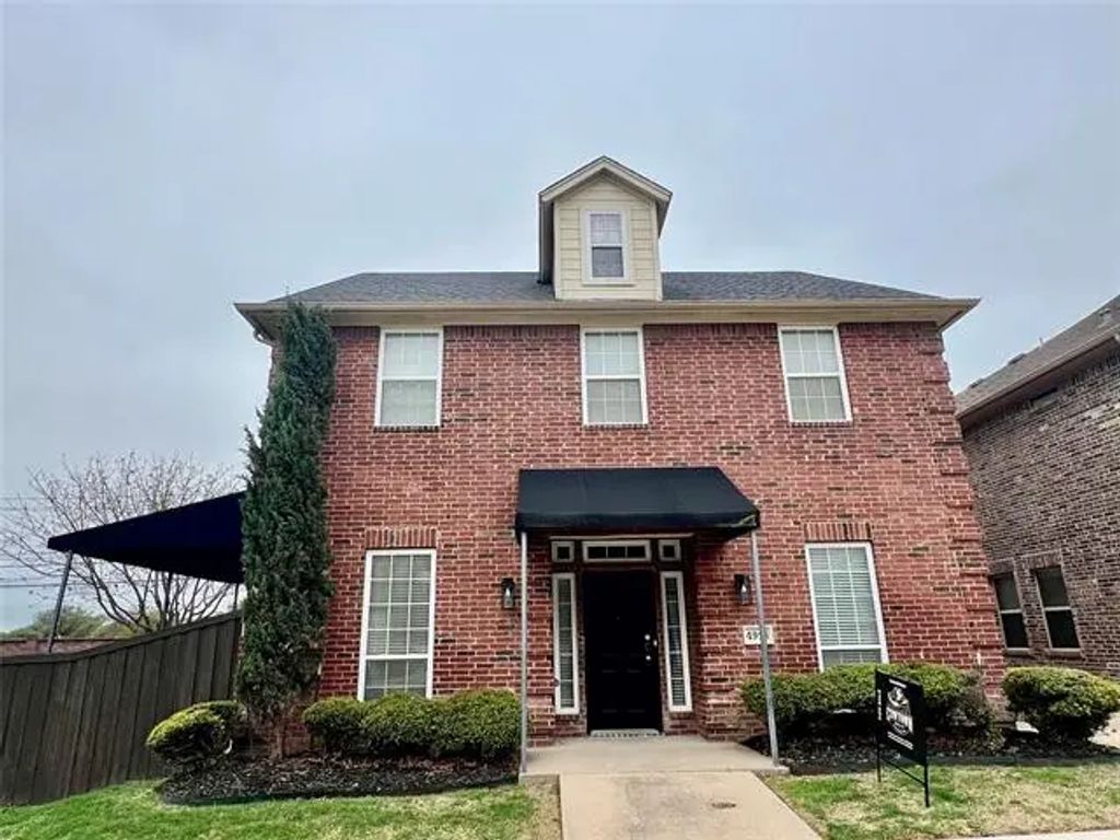 4916 Ridglea Hills Court, Fort Worth