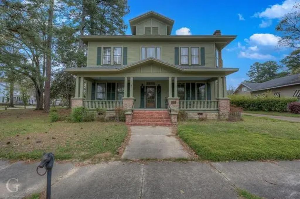 311 East And West Street, Minden