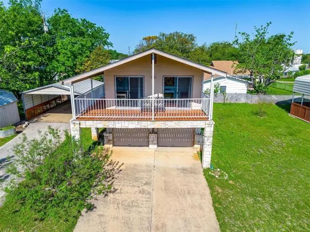 118 County Road 1772, Clifton