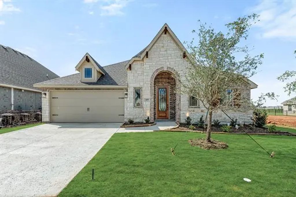 377 Paddle Boat Drive, Granbury