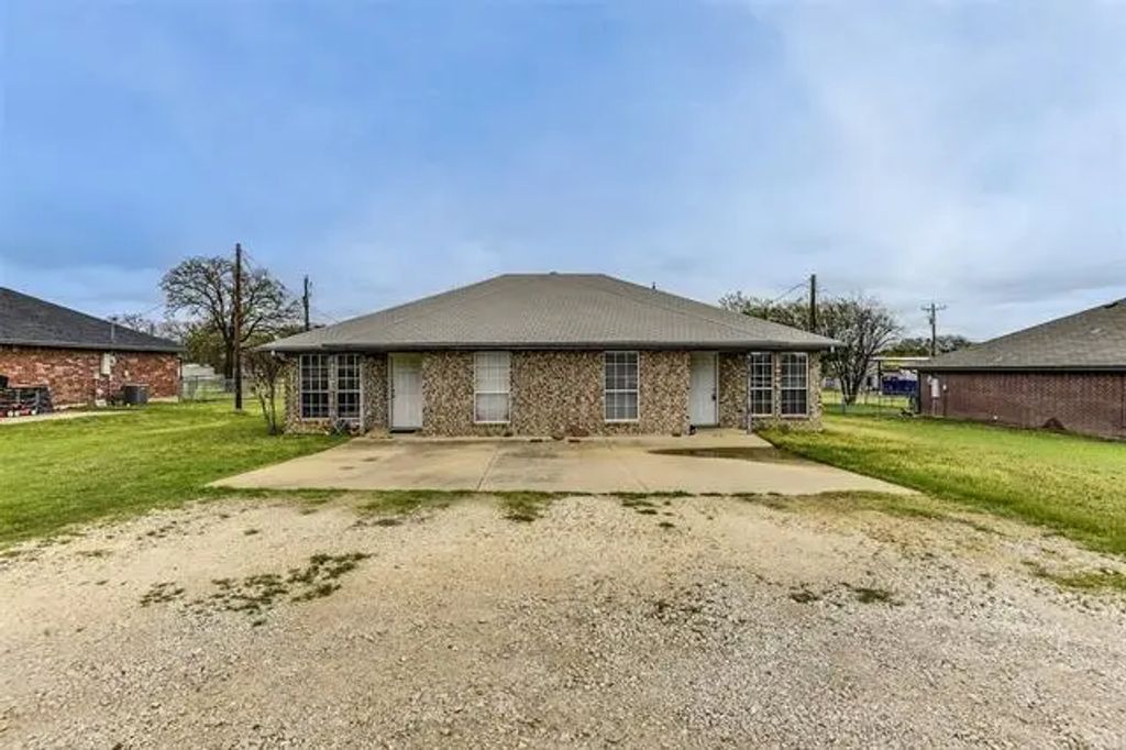 2545 E Renfro Street, Burleson