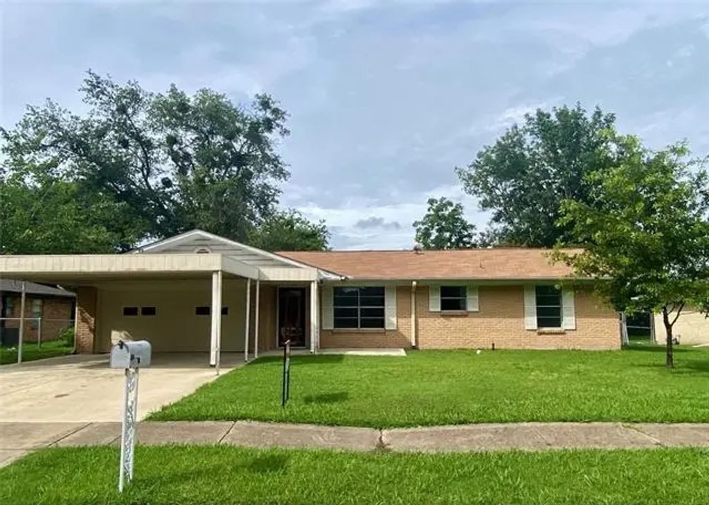 1311 Royal Drive, Kaufman