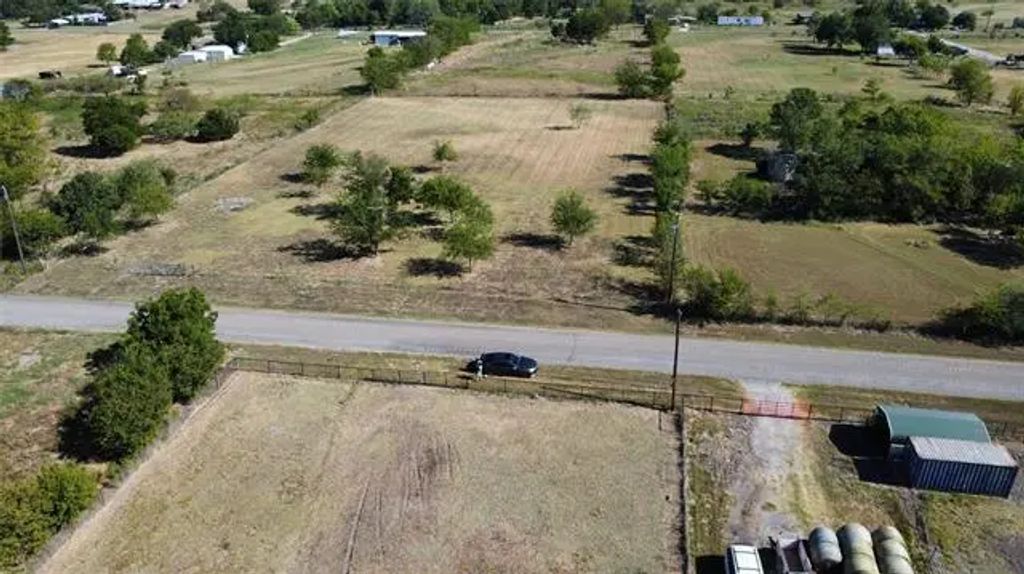 1880 County Road 2290, Quinlan