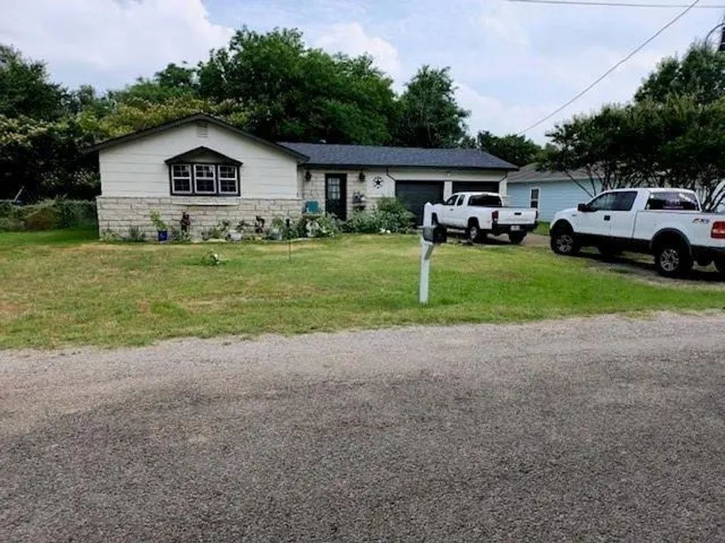 1503 Lands End Street, Granbury