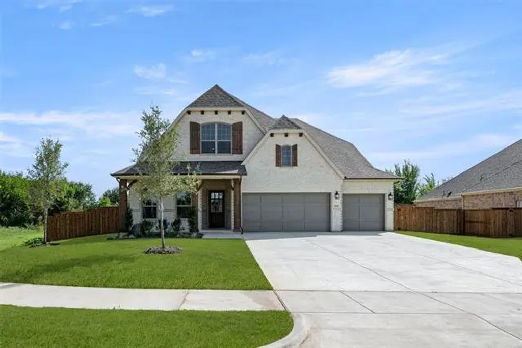 2406 Christopher Road, Mansfield