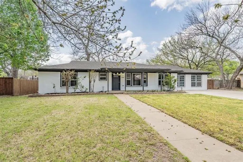515 Shadowbrook Lane, Hurst