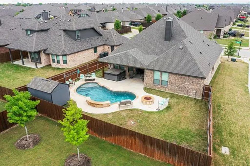412 Abbott Lane, Waxahachie