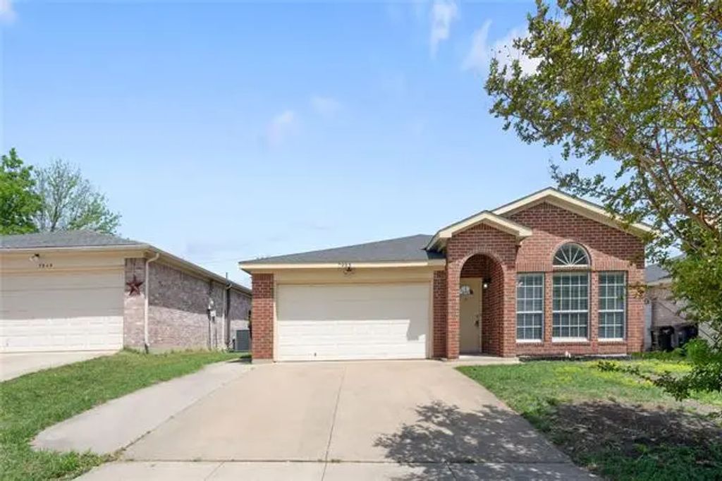 7953 Gardengate Lane, Fort Worth